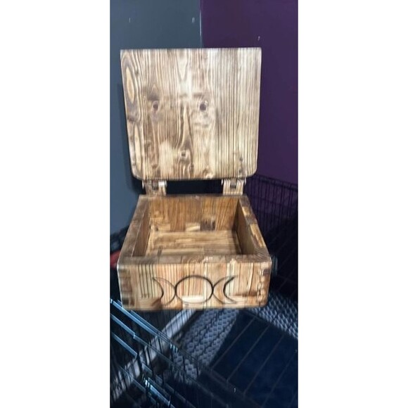 Wiccan alter storage box - Picture 2 of 2
